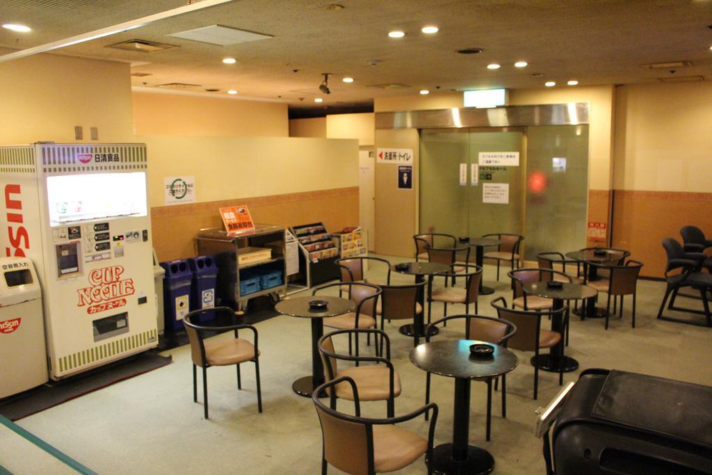 Capsule Hotel Asahi Plaza Shinsaibashi Osaka Exteriör bild