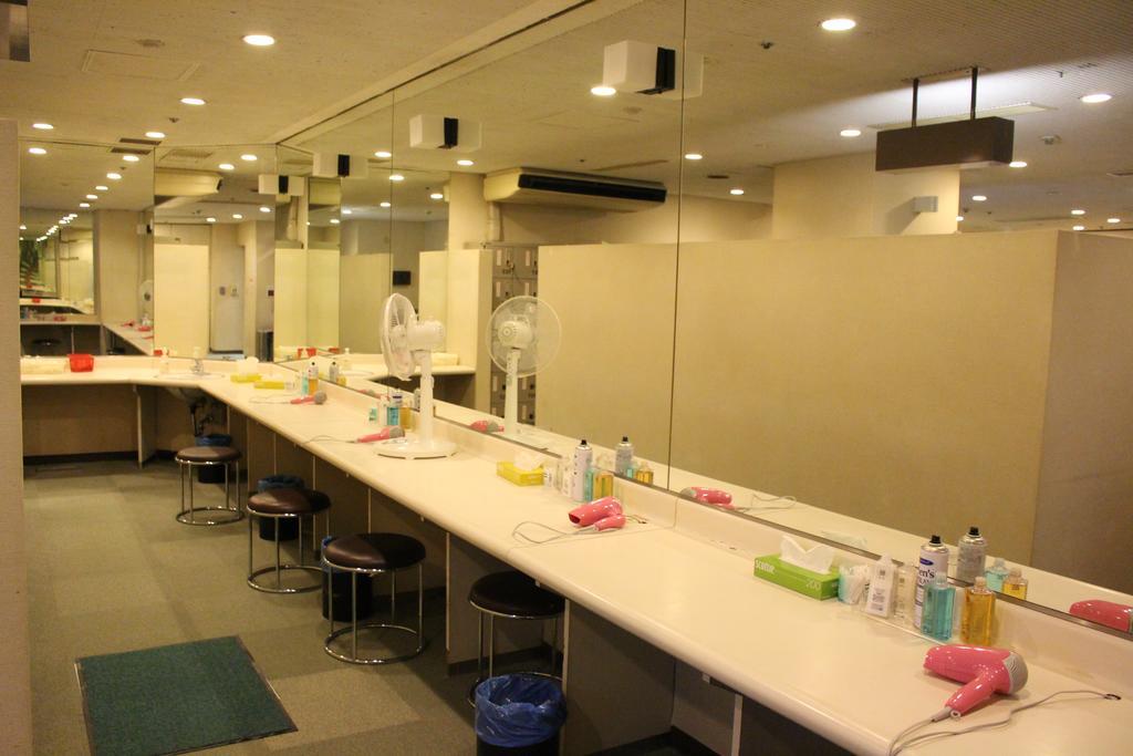 Capsule Hotel Asahi Plaza Shinsaibashi Osaka Exteriör bild