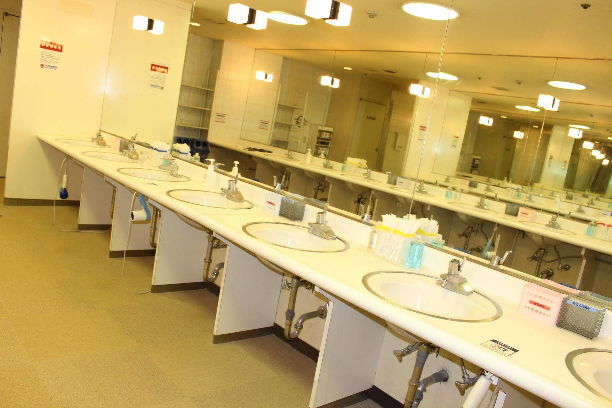 Capsule Hotel Asahi Plaza Shinsaibashi Osaka Exteriör bild