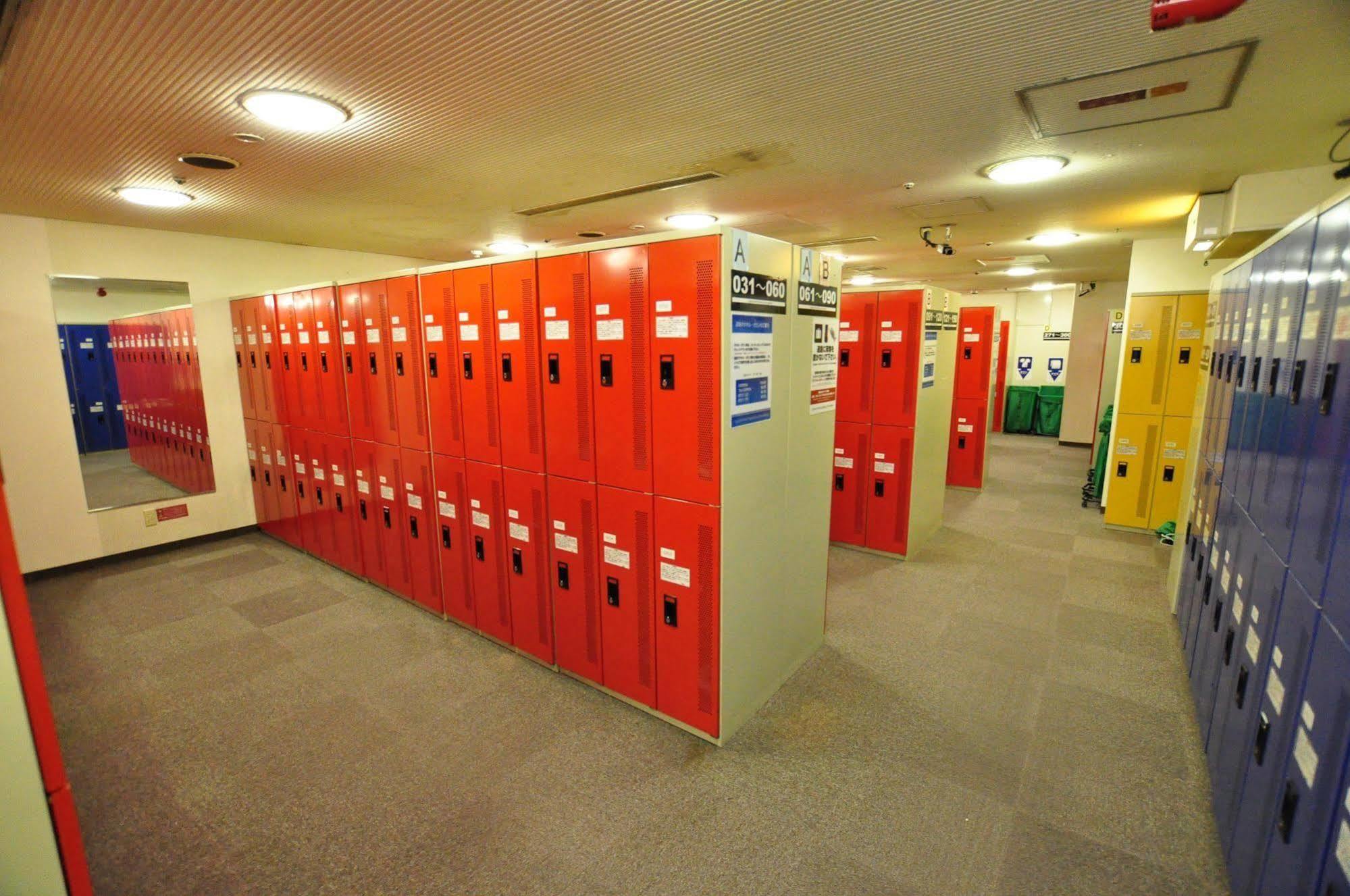 Capsule Hotel Asahi Plaza Shinsaibashi Osaka Exteriör bild