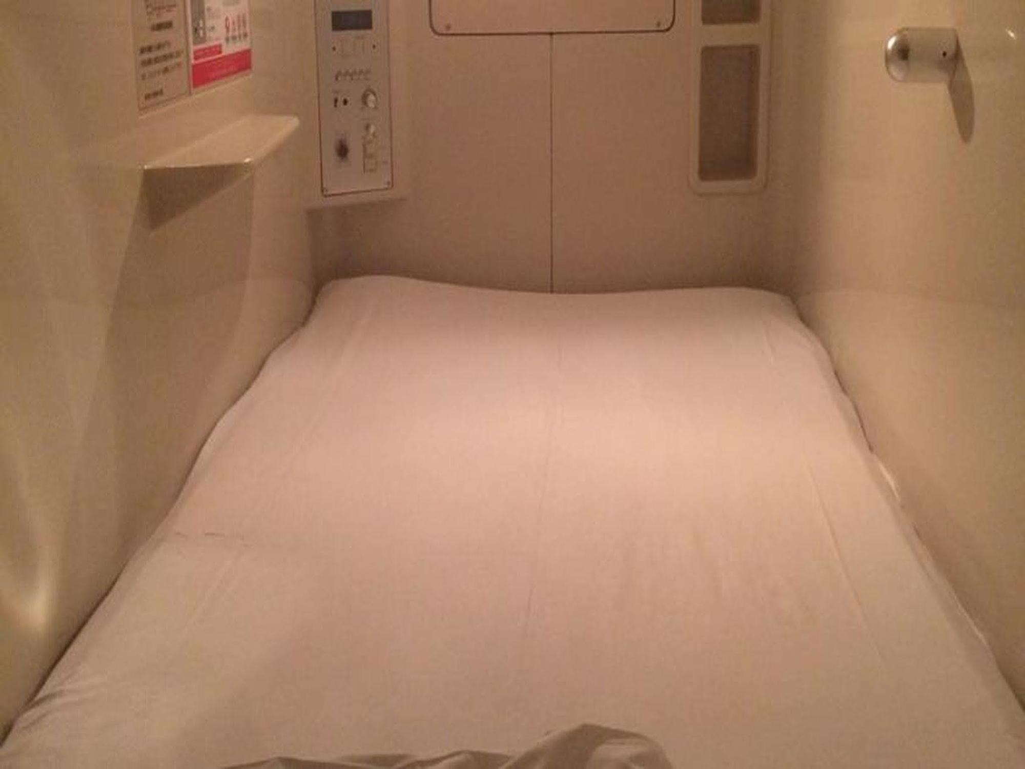 Capsule Hotel Asahi Plaza Shinsaibashi Osaka Exteriör bild