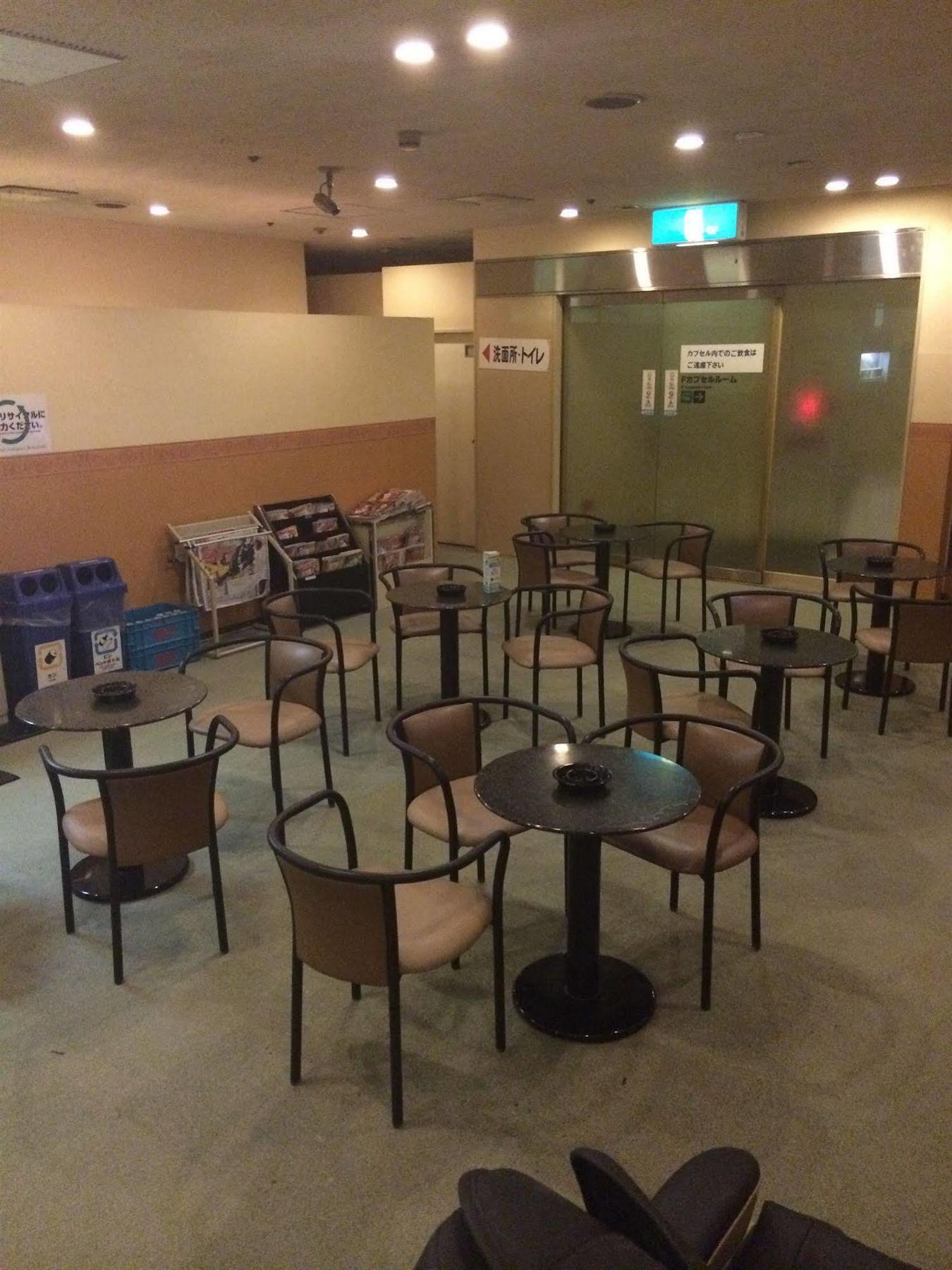 Capsule Hotel Asahi Plaza Shinsaibashi Osaka Exteriör bild
